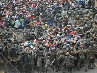 Φωτογραφία για Γουατεμάλα: Η αστυνομία διέλυσε το καραβάνι των μεταναστών από την Ονδούρα