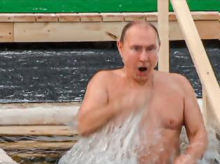 Φωτογραφία για Οι Ρώσοι γιορτάζουν τα Θεοφάνια και ο Πούτιν βούτηξε στα παγωμένα νερά - Στους -20 βαθμούς Κελσίου