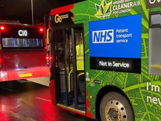 Φωτογραφία για Βρετανία: Μετατρέπουν λεωφορεία σε ασθενοφόρα για να μεταφέρουν ασθενείς