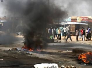 Φωτογραφία για Σουδάν: Τουλάχιστον 250 νεκροί στις συγκρούσεις στο Νταρφούρ - Άλλοι 100.000 εκτοπίστηκαν