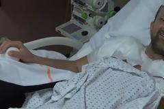 Γαλλία: Για πρώτη φορά χειρουργοί μεταμόσχευσαν ολόκληρα χέρια σε 48χρονο χωρίς άνω άκρα