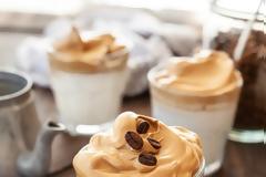 Πώς να φτιάξεις dalgona coffee, τον πιο viral καφέ της χρονιάς