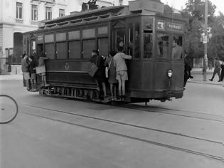 Φωτογραφία για Όταν η Παλιά Αθήνα είχε άμαξες, τραμ και… Περιβολάκια.