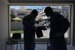 Να βαφτεί «κόκκινη» η Αττική εισηγήθηκαν οι λοιμωξιολόγοι – Τι σημαίνει αυτό για λιανεμπόριο, σχολεία
