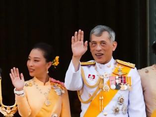 Φωτογραφία για Ταϊλάνδη: Θρόνος για... τρεις - Ο «βασιλιάς με το μπουστάκι» στέφει την ερωμένη του δεύτερη βασίλισσα