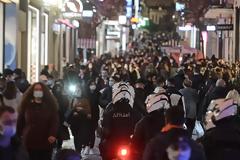 «Χαμός» στην Ερμού λίγο πριν τα νέα μέτρα για την αγορά - φωτος