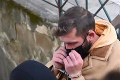 Βιασμός 11χρονης: Υπερβολική η προφυλάκιση του προπονητή, λένε οι δικηγόροι του - «Υπάρχει και το βραχιολάκι»