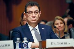 DW: Γιατί έφυγε από την Ελλάδα ο Μπουρλά της Pfizer
