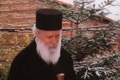-Περιμένουμε τον δεσπότη. -Εγώ είμαι ο δεσπότης!