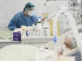 Φωτογραφία για Υπερδιπλασιάστηκαν οι εισαγωγές στα νοσοκομεία της Αττικής μέσα σε εννιά μέρες