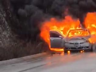 Φωτογραφία για Ηγουμενίτσα: Λαμπάδιασε αυτοκίνητο εν κινήσει - Δευτερόλεπτα αγωνίας για οικογένεια