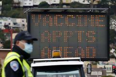 Στις ΗΠΑ ξεκινά η διάθεση εμβολίων κατά του κορωνοϊού από φαρμακεία