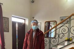 Εγώ πάντως όχι απλά δεν θα πήγαινα ,για να με εξετάσει γιατρός , ο οποίος δεν έχει κάνει το εμβόλιο για τον Κορονοϊό, αλλά δεν θα τον έπαιρνα, ούτε για να μου δέσει τον γάιδαρο μου .!!!