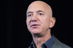 Τζεφ Μπέζος αποχωρεί από το «τιμόνι» της Amazon