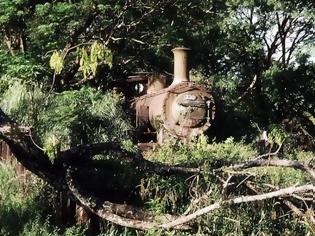 Φωτογραφία για Ατμομηχανή της Γλασκόβης βρέθηκε εγκαταλελειμμένη στη μέση του δάσους στην Παραγουάη.