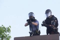 ΗΠΑ: Λευκός αστυνομικός διώκεται για τη δολοφονία Αφροαμερικανού