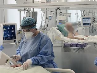 Φωτογραφία για «Ξεφεύγει» η επιδημία: Εκτινάχθηκαν μέσα σε ένα 24ωρο οι εισαγωγές ασθενών με covid-19 στα νοσοκομεία της Αττικής