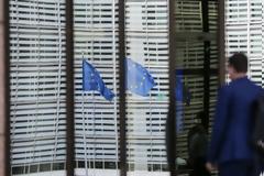 «Σφυροκόπημα» για τα εμβόλια στην ΕΕ: Στο στόχαστρο η φον Ντερ Λάιεν