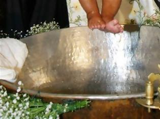 Φωτογραφία για Σάλος με βάπτιση στη Ρουμανία: Νεογέννητο πέθανε λίγες ώρες μετά το μυστήριο