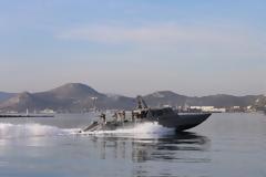 Εντυπωσιακές εικόνες και βίντεο ανορθόδοξου πολέμου με τα σκάφη «Αίολος» και «Αστραπή»