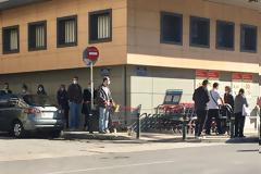 Lockdown: Ουρές έξω από τα σούπερ μάρκετ σε Αθήνα και Θεσσαλονίκη