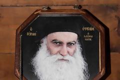 Η αγία κάρα οσίου Εφραίμ του Κατουνακιώτη (†1998)