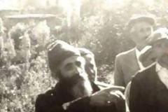 «Κάποιος Ανθυπολοχαγός κτηνώδης ενωχλούσε μια νέα. Εκείνη η καημένη προτίμησε να πεθάνη παρά να αμαρτήση»
