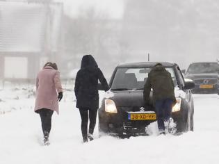 Φωτογραφία για Η χιονοθύελλα «Ντάρσι» σάρωσε Ολλανδία και Γερμανία - Προβλήματα με πτήσεις και τις εξετάσεις κορωνοϊού