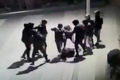 Ηράκλειο: Θύμα ξυλοδαρμού 17χρονος από τέσσερις νεαρούς - Τον έστειλαν στο νοσοκομείο για μια κοπέλα