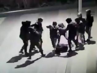 Φωτογραφία για Ηράκλειο: Θύμα ξυλοδαρμού 17χρονος από τέσσερις νεαρούς - Τον έστειλαν στο νοσοκομείο για μια κοπέλα