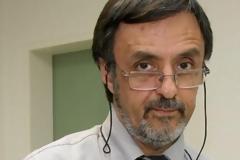 Γκίκας: Εξετάζουμε εάν πρέπει να φορούν όλοι υποχρεωτικά διπλή μάσκα