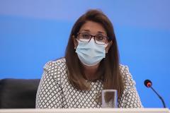 Παπαευαγγέλου: Η διπλή μάσκα προστατεύει κατά 96%. Προς νέες οδηγίες της Επιτροπής