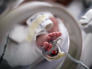 Φωτογραφία για Κορονοϊός: Μυστήριο με μωρό που έχει ιικό φορτίο 51.418 φορές μεγαλύτερο του συνηθισμένου
