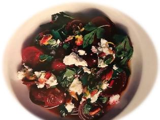 Φωτογραφία για Υγιεινές συνταγές από τον σεφ Παναγιώτη Μουτσόπουλο: Παντζαροσαλάτα με φιστίκια και ανθότυρο