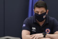 «Έσπασε» ο Χαρδαλιάς στην ενημέρωση για τον κορονοϊό. Με τρεμάμενη φωνή «ένα χρόνο μετά»