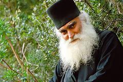 Προς προσκύνηση το Ιερό Λείψανο του Οσίου Εφραίμ στη Θήβα