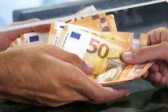 Επίδομα 534 ευρώ: Παρασκευή 5 Μαρτίου η καταβολή του Φεβρουαρίου