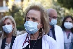 Παγώνη: Τσικνοπέμπτη στο μπαλκόνι - Πάσχα με μάσκες και μέτρα