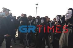 Κοροναϊος - Ελλάδα: Συγκέντρωση κατά του lockdown στην Θεσσαλονίκη - «Όχι στα τοξικά εμβόλια, δεν είμαστε πειραματόζωα»