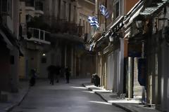 Κλείδωσαν τα νέα μέτρα: Τι θα ισχύσει με τους κωδικούς «6» και «4». Οι σκέψεις για τα σχολεία