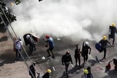 Πραξικόπημα στη Μιανμάρ: Εννέα νεκροί σε διαδηλώσεις από αστυνομικά πυρά
