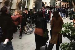 «Ποτάρες» από 700 άτομα στου Ψυρρή την ώρα που ο Χαρδαλιάς ανακοίνωνε lockdown!