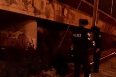 Φρίκη στον Προαστιακό Κορωπίου: «Έβαλε το κεφάλι του στις ράγες δευτερόλεπτα πριν περάσει το τρένο»