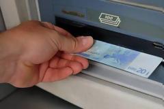 Η μη τήρηση του lockdown φάνηκε και ...στις καταθέσεις
