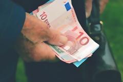 Αυξήσεις και αναδρομικά για 200.000 συνταξιούχους– Αναλυτικά παραδείγματα.
