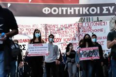 Σε εξέλιξη το πανεκπαιδευτικό συλλαλητήριο στα Προπύλαια - Κλειστοί οι δρόμοι