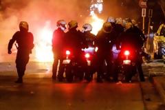 Νέα Σμύρνη: Για απόπειρα ανθρωποκτονίας συνελήφθη ένας από τους νεαρούς που επιτέθηκαν στον αστυνομικό