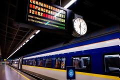 Κρίση Eurostar: Ευρωπαίοι αξιωματούχοι ζητούν υποστήριξη από το Ηνωμένο Βασίλειο καθώς ο διαχειριστής τρένων αντιμετωπίζει κατάρρευση.