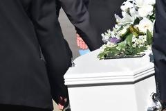 Κηδεία με 2.000 άτομα στην Δράμα - Συναγερμός για την υγειονομική «βόμβα»