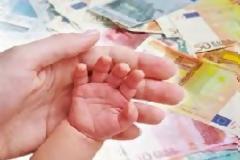 Γέννηση παιδιού: Δύο παροχές για την ενίσχυση των οικογενειών
